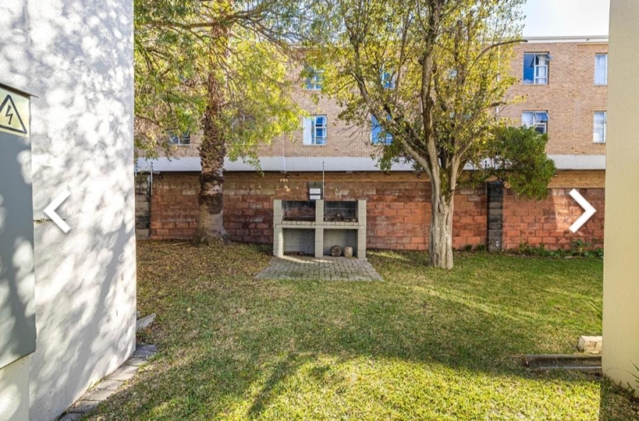 2 Bedroom Property for Sale in Oakglen Western Cape